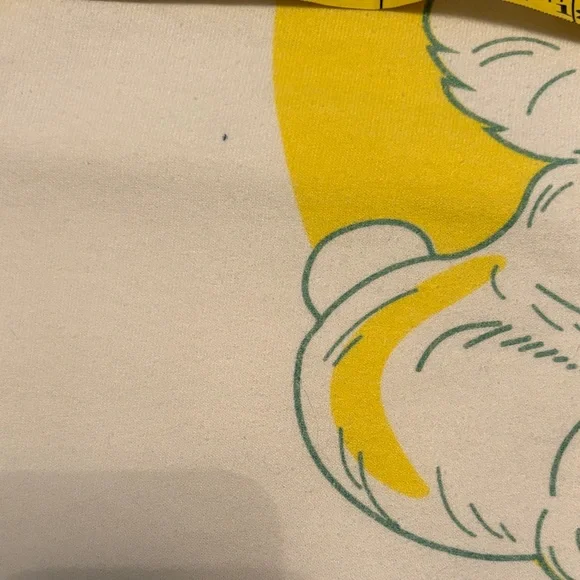 Graphic White Sweatshirt with Bear Print. XL - Soft - Picture 5 of 5